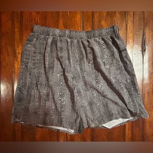 Men’s Medium Lululemon Lightweight Athletic Shorts Black Grey